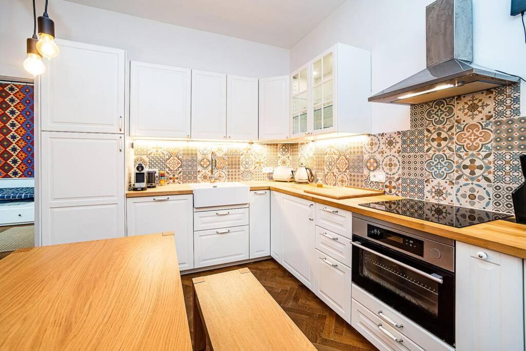 Elegant, Modern, 2-Bed Flat By Museum Of Prague Lejlighed Eksteriør billede