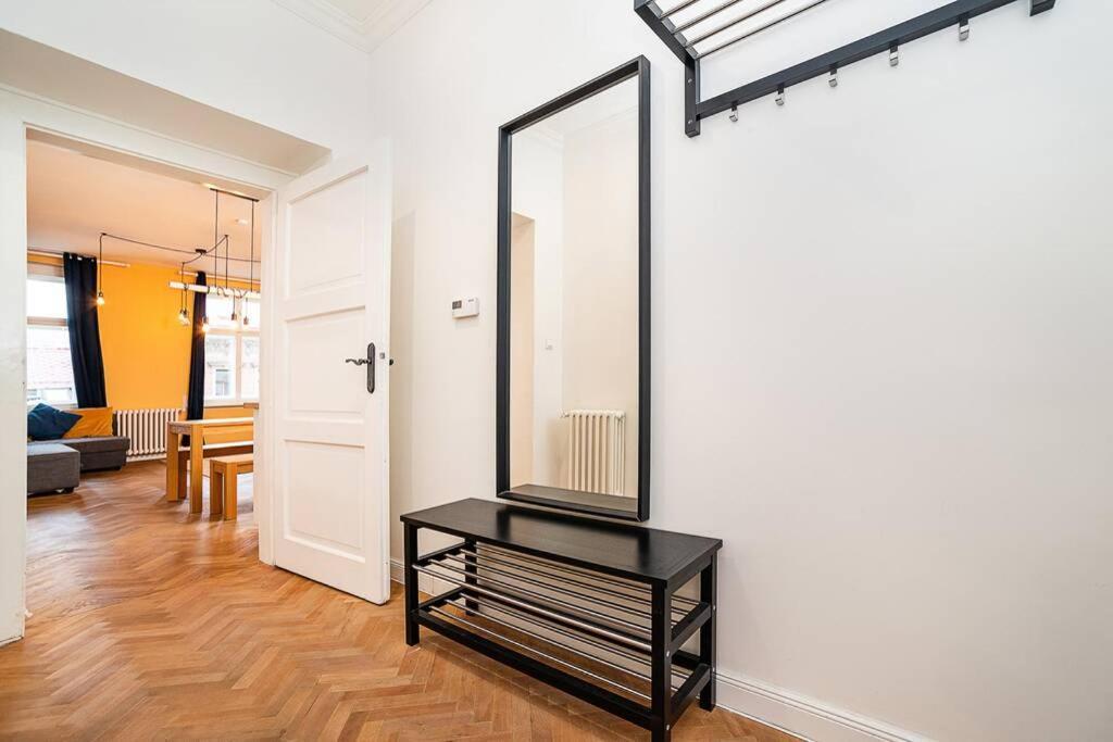 Elegant, Modern, 2-Bed Flat By Museum Of Prague Lejlighed Eksteriør billede