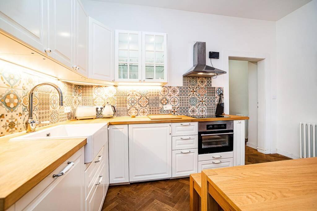 Elegant, Modern, 2-Bed Flat By Museum Of Prague Lejlighed Eksteriør billede